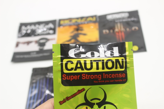 3.5g 7g 14g 28g कस्टम Mylar खरपतवार बैग गंध सबूत Mylar खड़े बैग